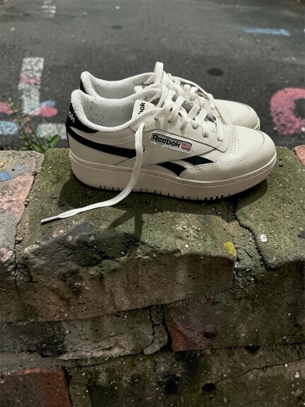 Reebok White and Black Classic Leather Sneakers Size 7.5